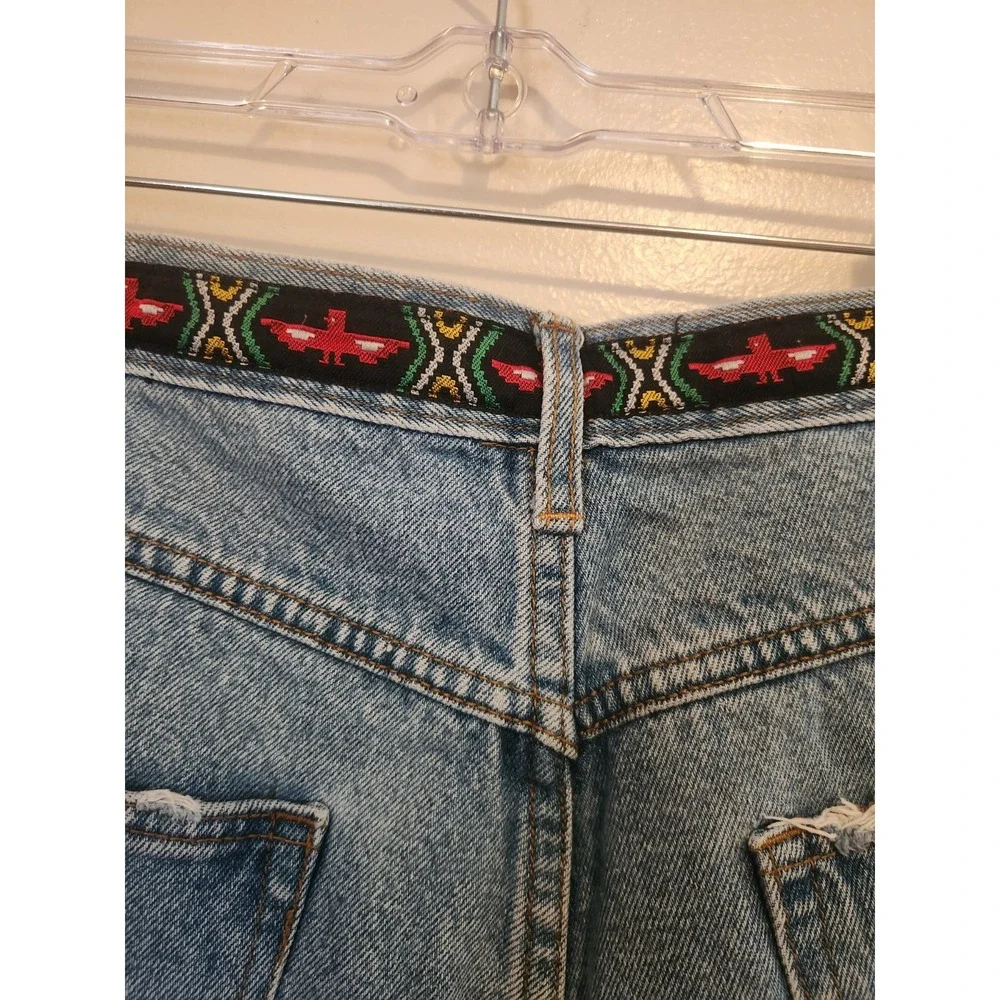 Vintage Mountain Lake Denim Shorts With Embroidered Southwestern Belt Size 10‎